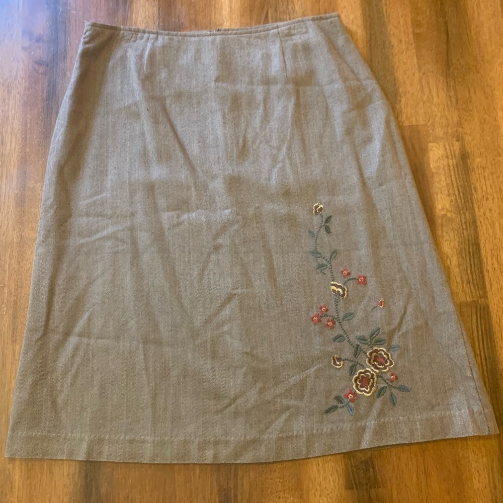 White Stag skirt Size 12 Twill Brown Tan A-line skirt Embroidered floral knee
